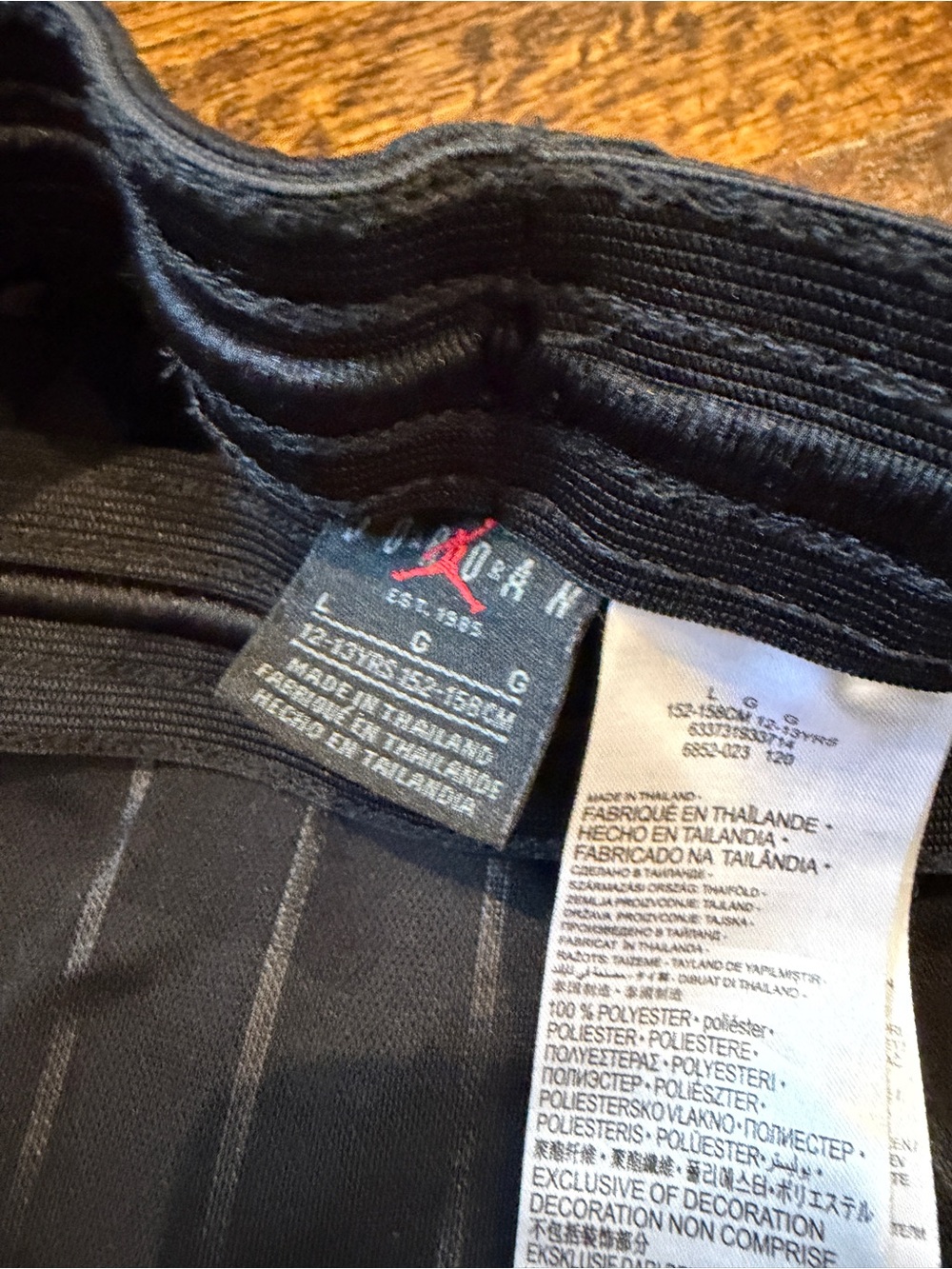 Nike Jordan Boys Black Pinstripe Basketball Shorts with Red logo (L) - Picture 3 of 4